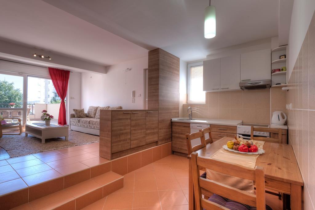 Apartments City Center Тиват Экстерьер фото
